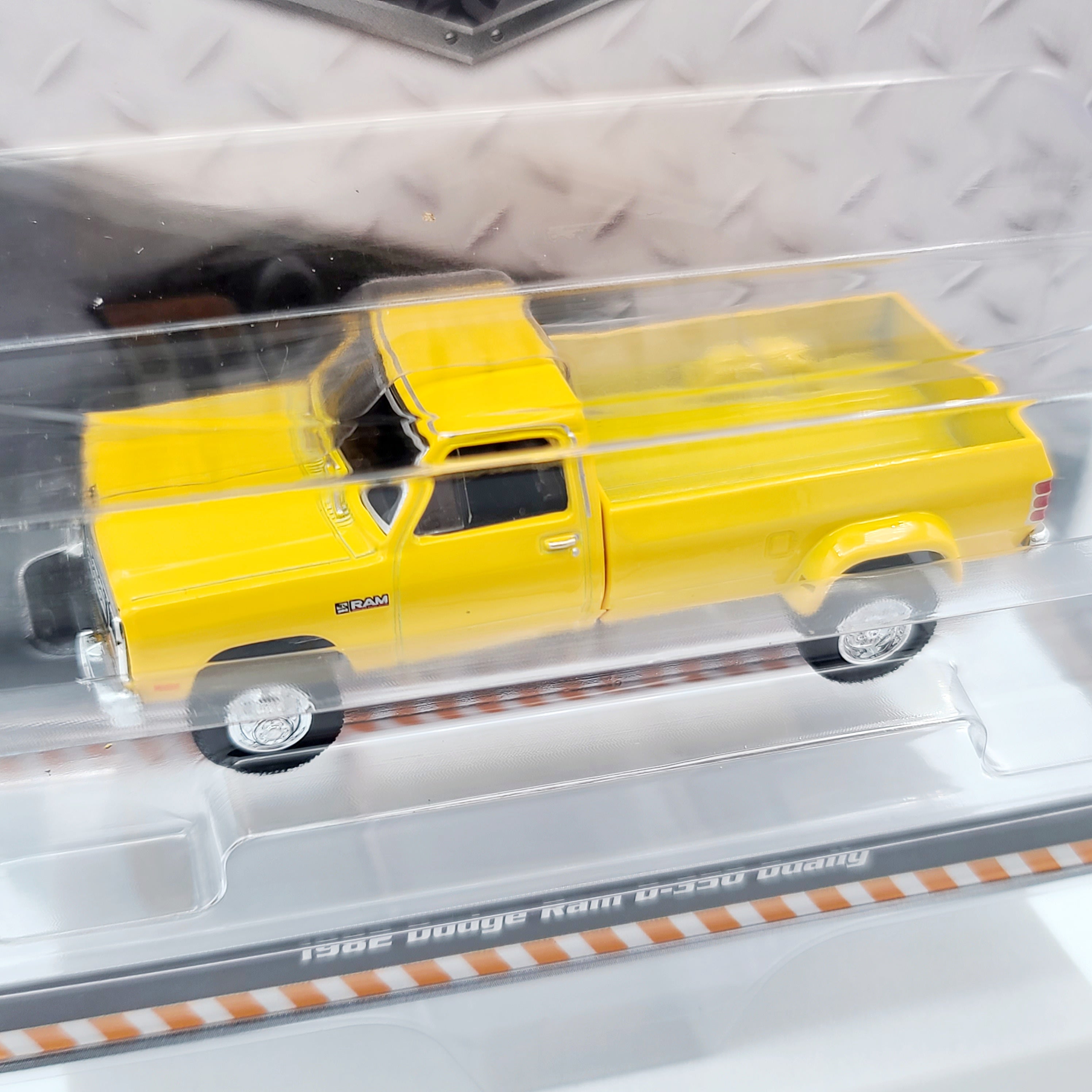 Greenlight '82 Dodge Ram D-350 Dually Pick-up Truck - 1:64 scale (2024 Dually Drivers Series 15)